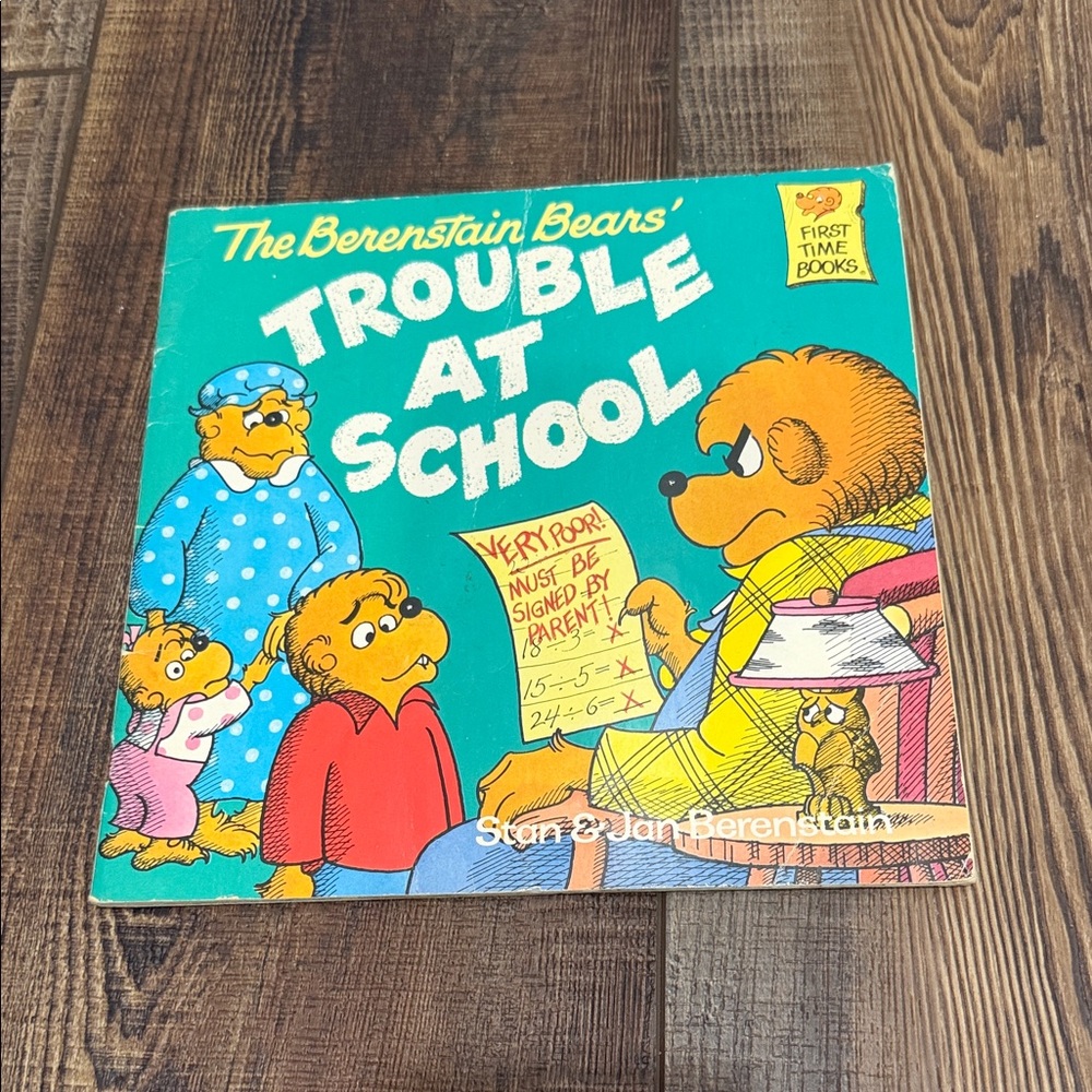 Vintage like new The Berenstain Bears Trouble at School Book